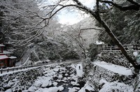 s-箕面滝雪２.jpg